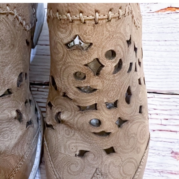 NAUGHTY MONKEY “Ms. Kali” Tan Leather Laser Cut Heeled Mule 6.5 - Picture 13 of 15